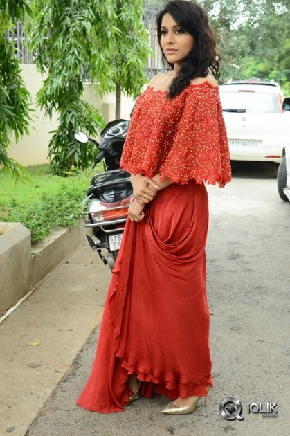 Rashmi-Gautam-At-Next-Nuvve-Movie-Press-Meet